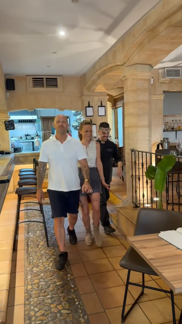 Wir lieben, was wir tun.

We welcome.
We cook.
We laugh.

This is SU DI NOI.

Michele. Michelangelo. Jasmin.

#ristorantesudinoi #paguera #mallorca #italianrestaurant #mallorcafoodscene